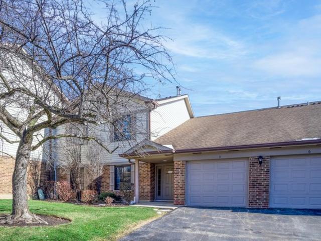Condo for sale in Arlington Heights, Illinois