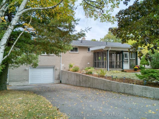 House for sale in Ontario