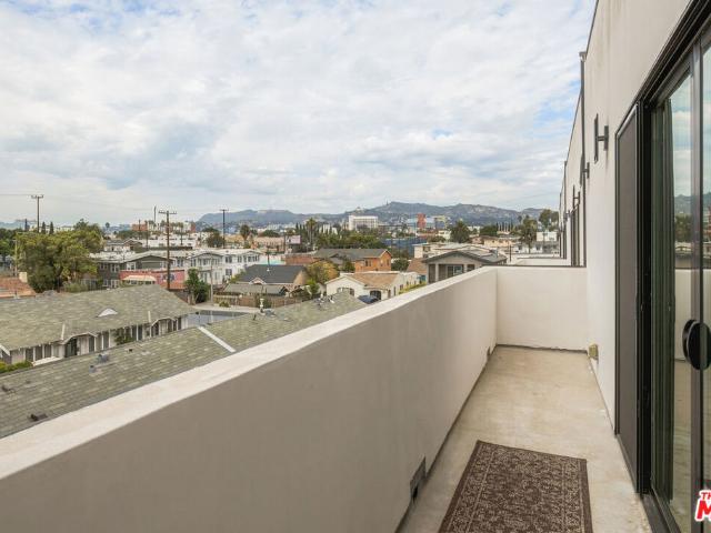 Townhouse for sale in Canoga Park, California