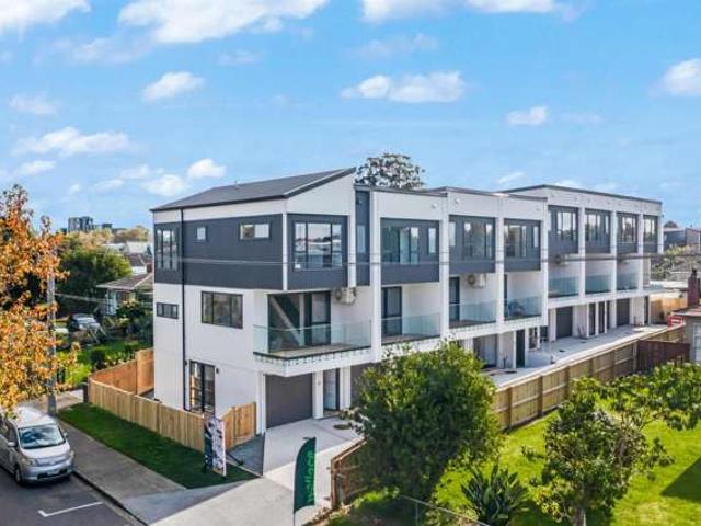 Townhouse for sale in Mount Wellington, Oroua County