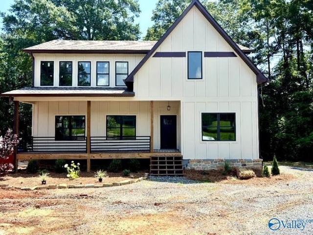 House for sale in Guntersville, Alabama