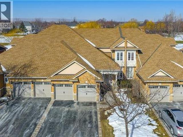 Townhouse for sale in Burlington, Ontario