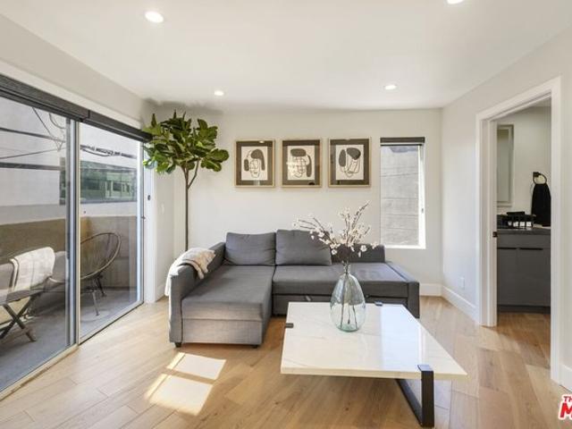 Townhouse for sale in North Hollywood Neighborhood Council District, Canoga Park