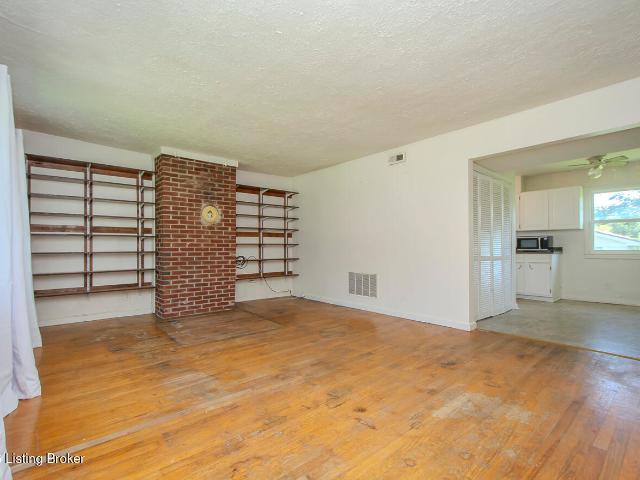 House for sale in Louisville, Jefferson County