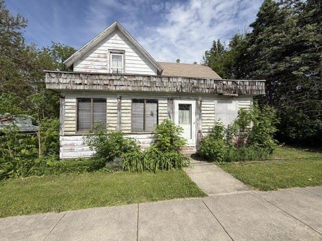 House for sale in Wolcott, Indiana