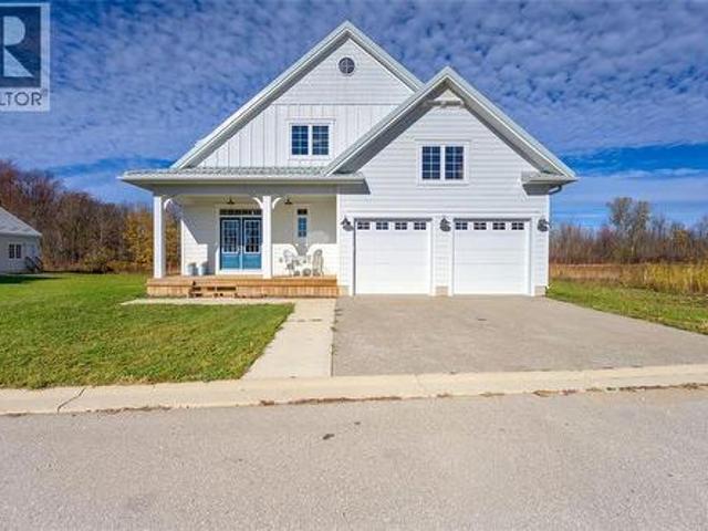 Condo for sale in Plympton–wyoming, Ontario