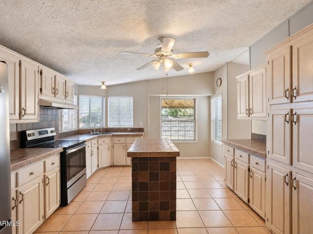 House for sale in Eloy, Pinal County