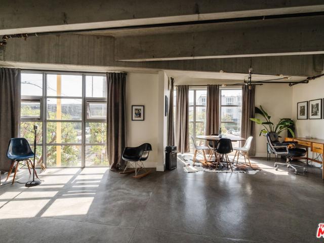 Condo for sale in Canoga Park, California