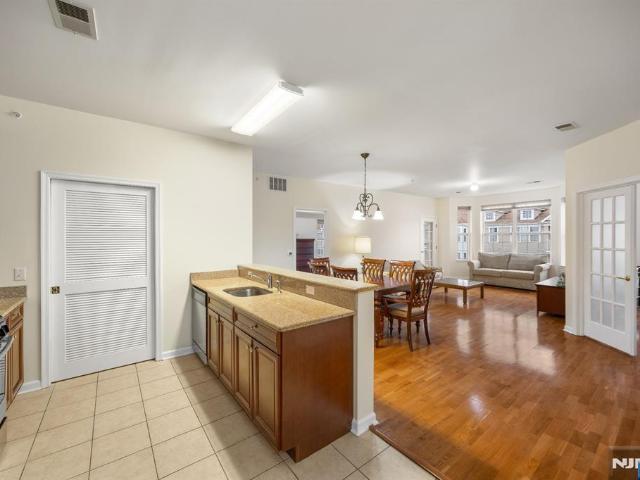 Condo for sale in Elmwood Park, New Jersey