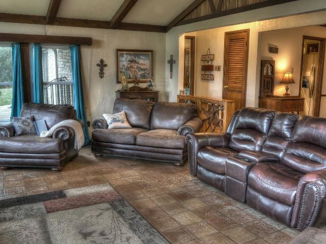 House for sale in Leakey