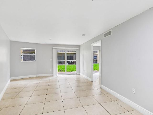 Apartment for rent in Dania, Florida
