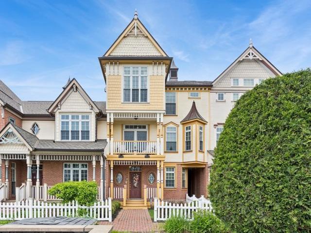 Townhouse for sale in Naperville, Illinois