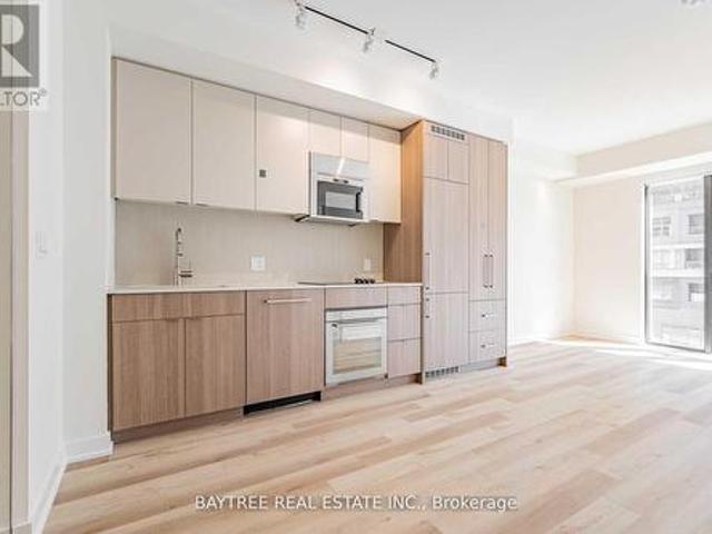 Condo for sale in Toronto—St. Paul's, Toronto