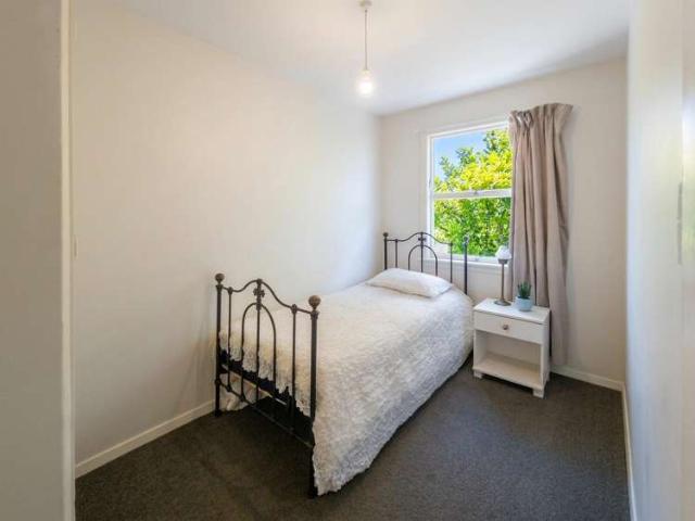 Apartment for sale in Edgeware, Canterbury
