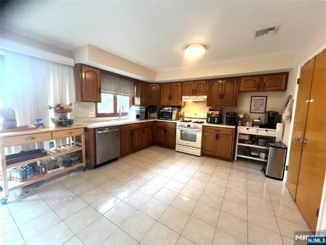 House for sale in Cliffside Park, New Jersey