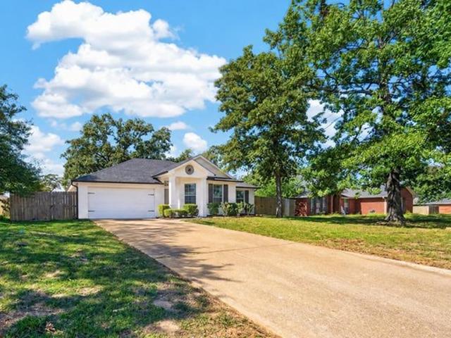House for sale in Lindale, Smith County