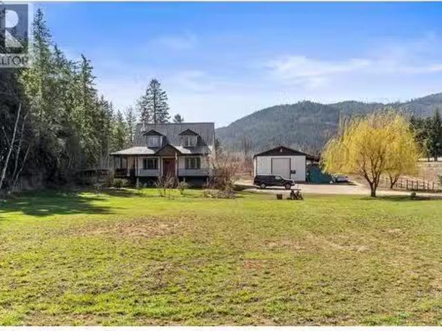 House for sale in Salmon Arm, British Columbia