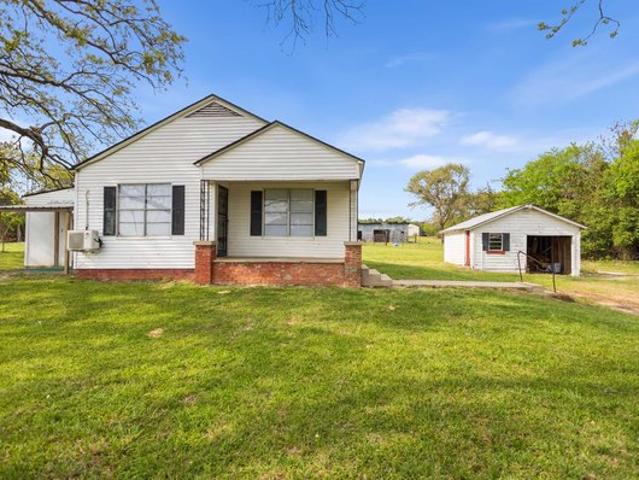 House for sale in Henderson, Texas