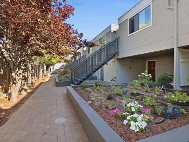 Condo for sale in Palo Alto, California