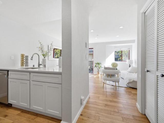 Condo for sale in Palo Alto, California