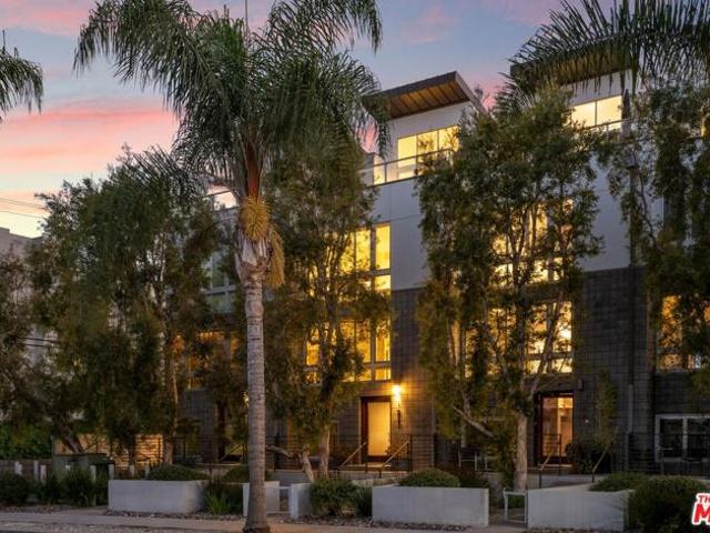 Condo for sale in Canoga Park, California