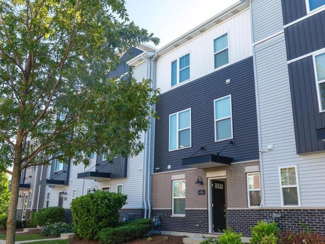 Townhouse for sale in Aurora, Illinois