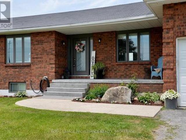House for sale in Ontario