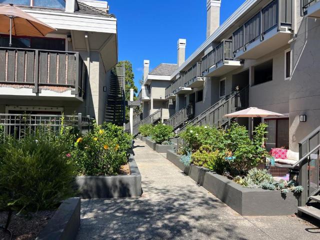 Condo for sale in Palo Alto, California