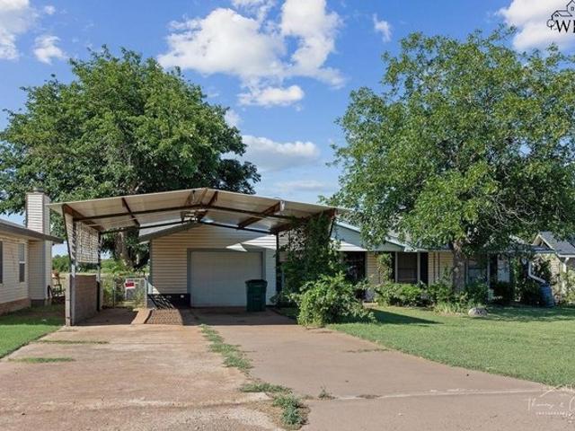 House for sale in Electra, Texas
