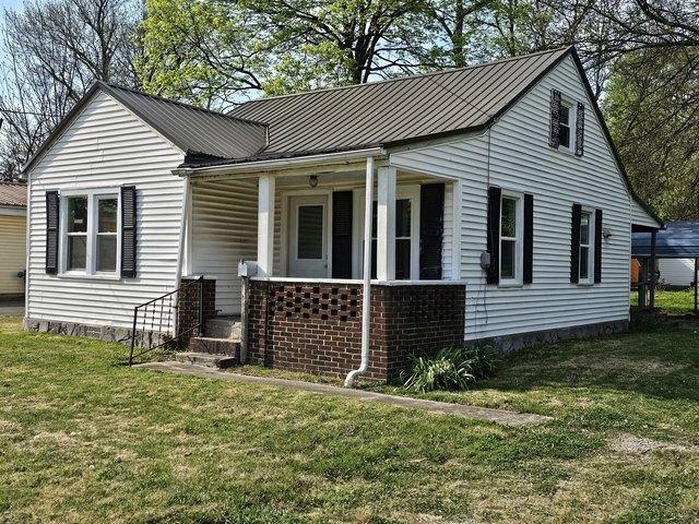 House for sale in Fairfield, Illinois