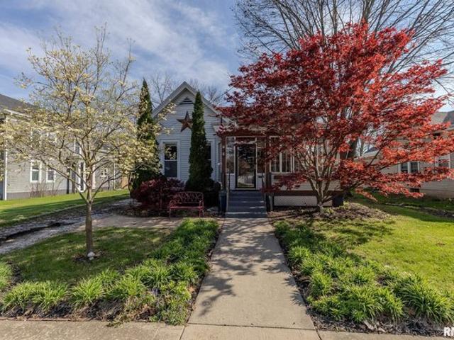 House for sale in Carlinville, Illinois
