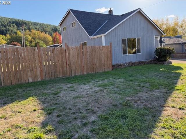 House for sale in Drain, Douglas County