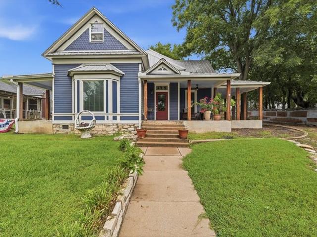 House for sale in Hamilton, Texas