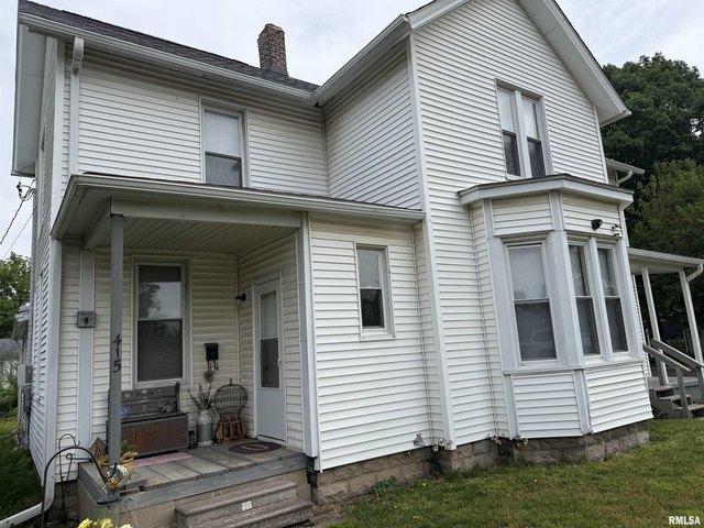 House for sale in Pekin, Illinois