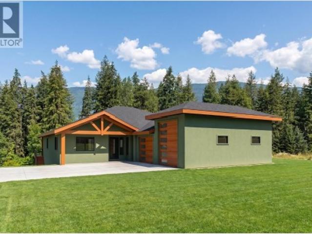 House for sale in Salmon Arm, British Columbia