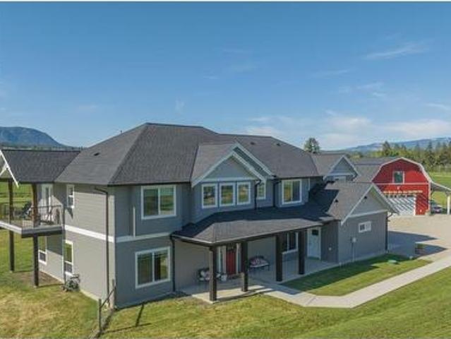 House for sale in Spallumcheen