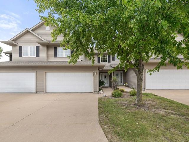 Townhouse for sale in Urbandale, Iowa