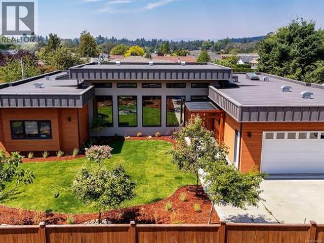 House for sale in Saanich, British Columbia