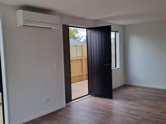 Apartment for rent in Chaslands, Canterbury