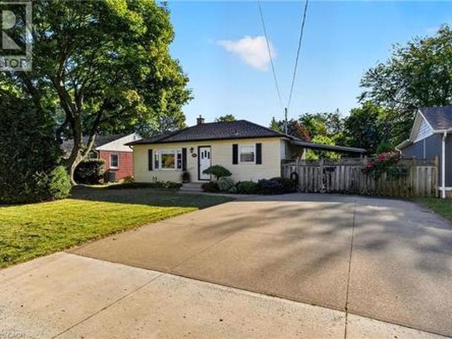House for sale in Grimsby Beach, Grimsby