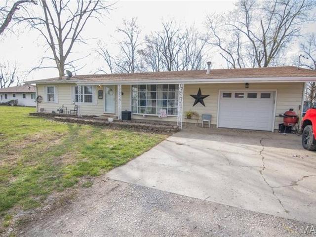 House for sale in Brownstown, Illinois