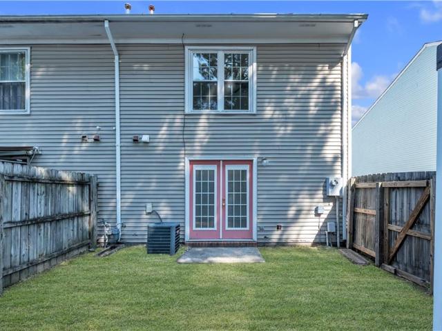 Townhouse for sale in Threechopt Village, Hampton
