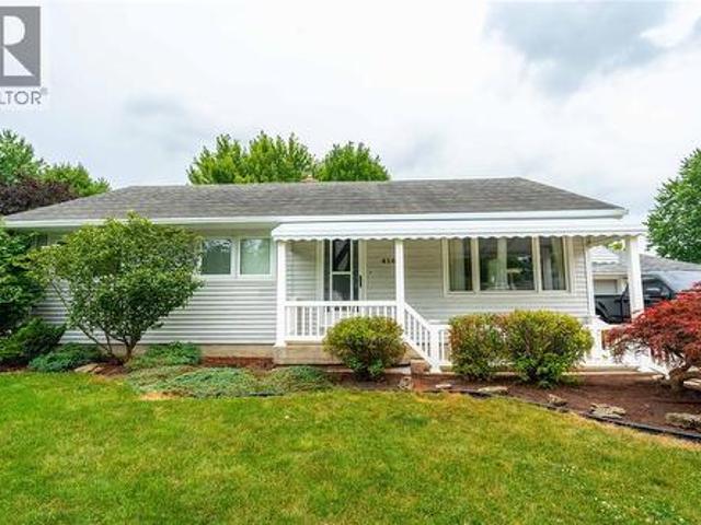 House for sale in Petrolia, Ontario