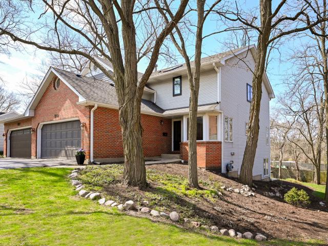 Townhouse for sale in Glen Ellyn, Illinois