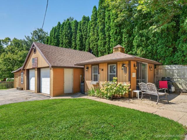 House for sale in Mchenry, Illinois