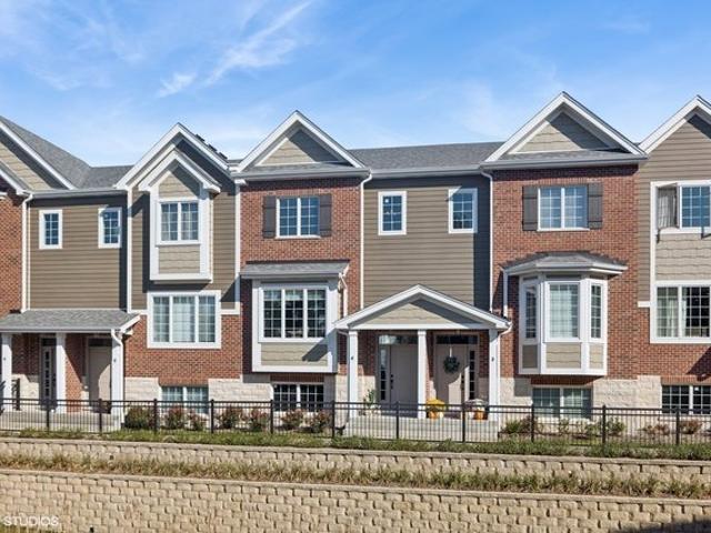 Townhouse for sale in Westmont, Illinois