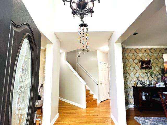House for sale in Lindenhurst, Illinois