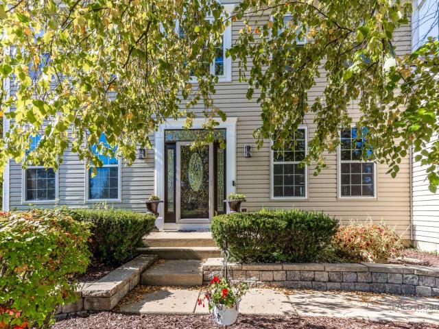House for sale in Lindenhurst, Lake County
