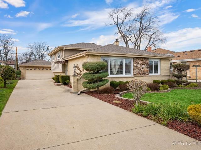 House for sale in Itasca, Illinois