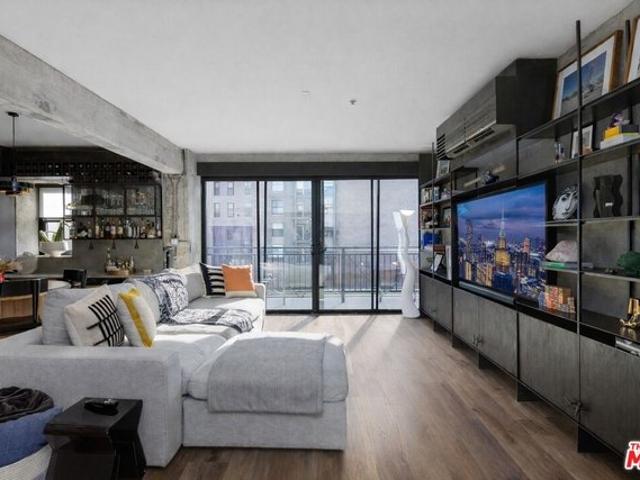 Condo for sale in Canoga Park, California